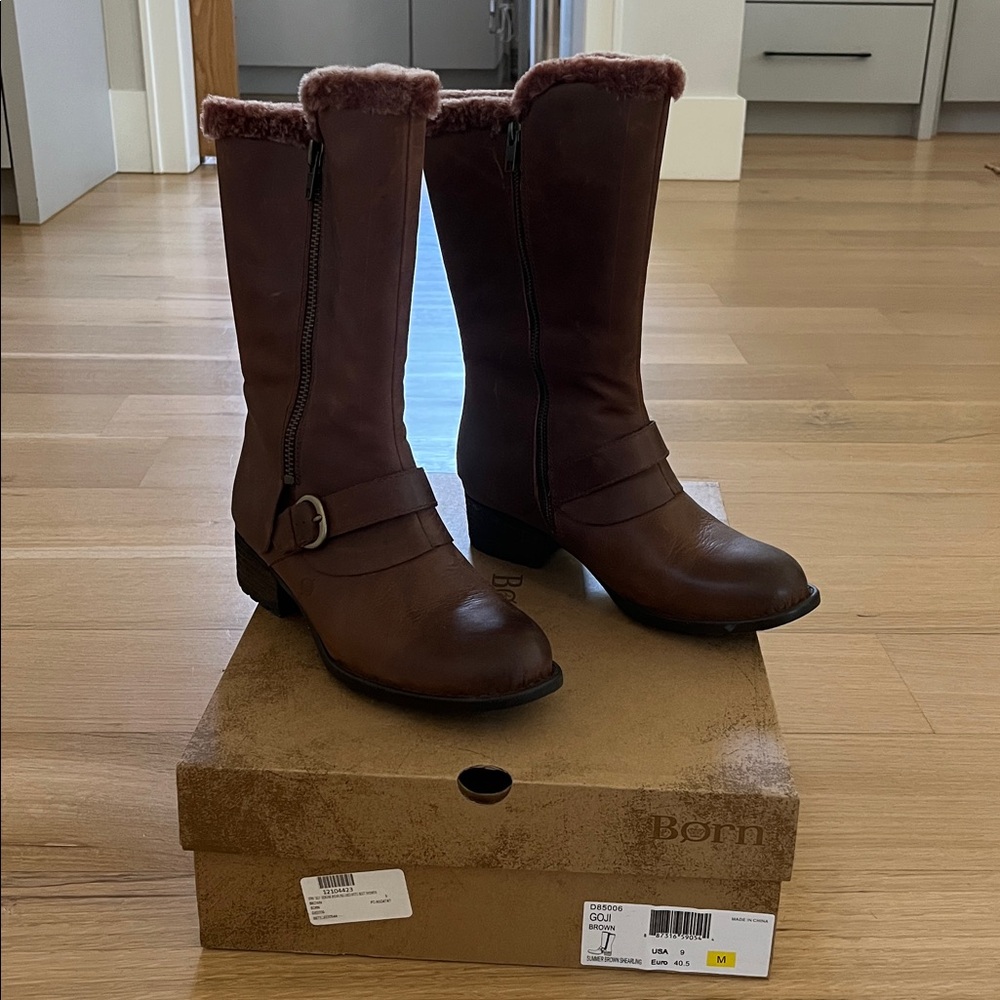 Born Brown Goji summer Brown Shearling Boots size 9